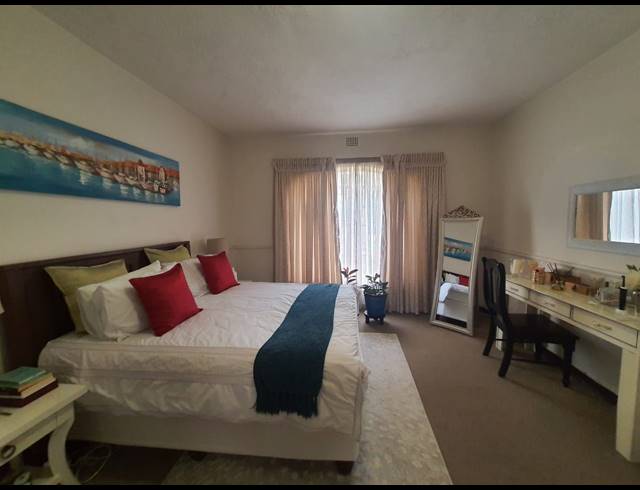 2 BEDROOM FLAT FOR SALE IN VANDERBIJLPARK SW 5